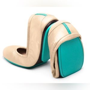 Preloved Biscotti Patent Tieks-size 9